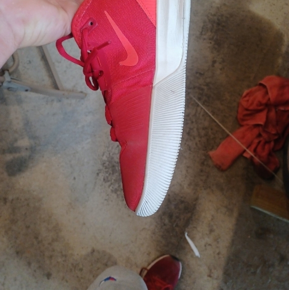 Nikes size 8.5 - Picture 4 of 7